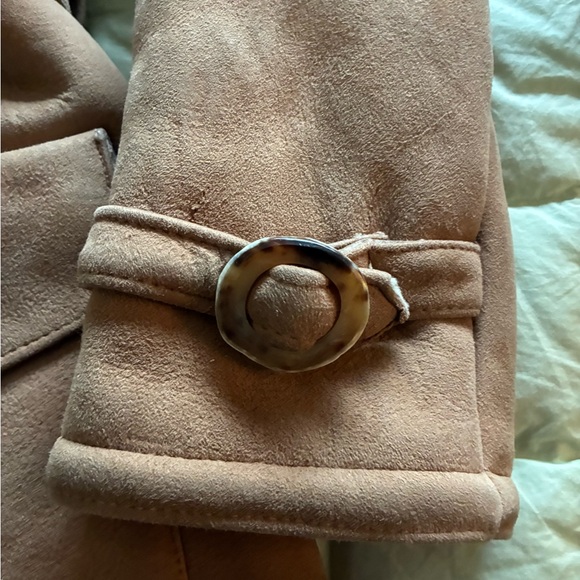 Woman’s Tan Shearling Coat - Picture 7 of 16